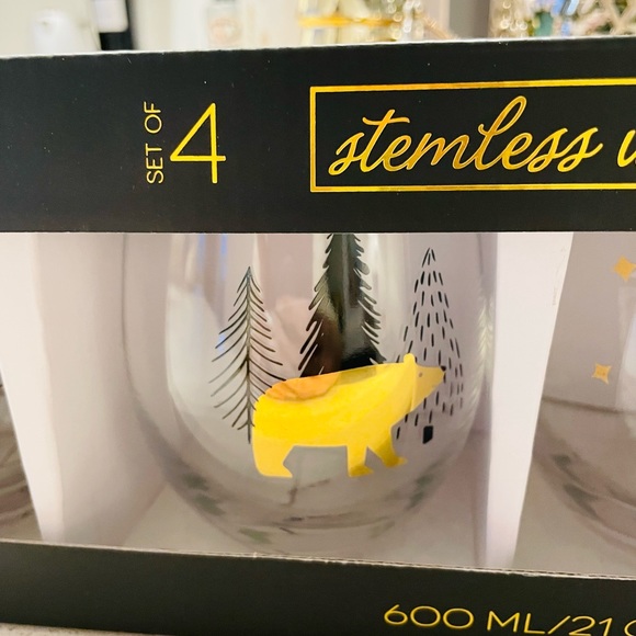 BRAND NEW 4 Christmas Glasses - Picture 2 of 8